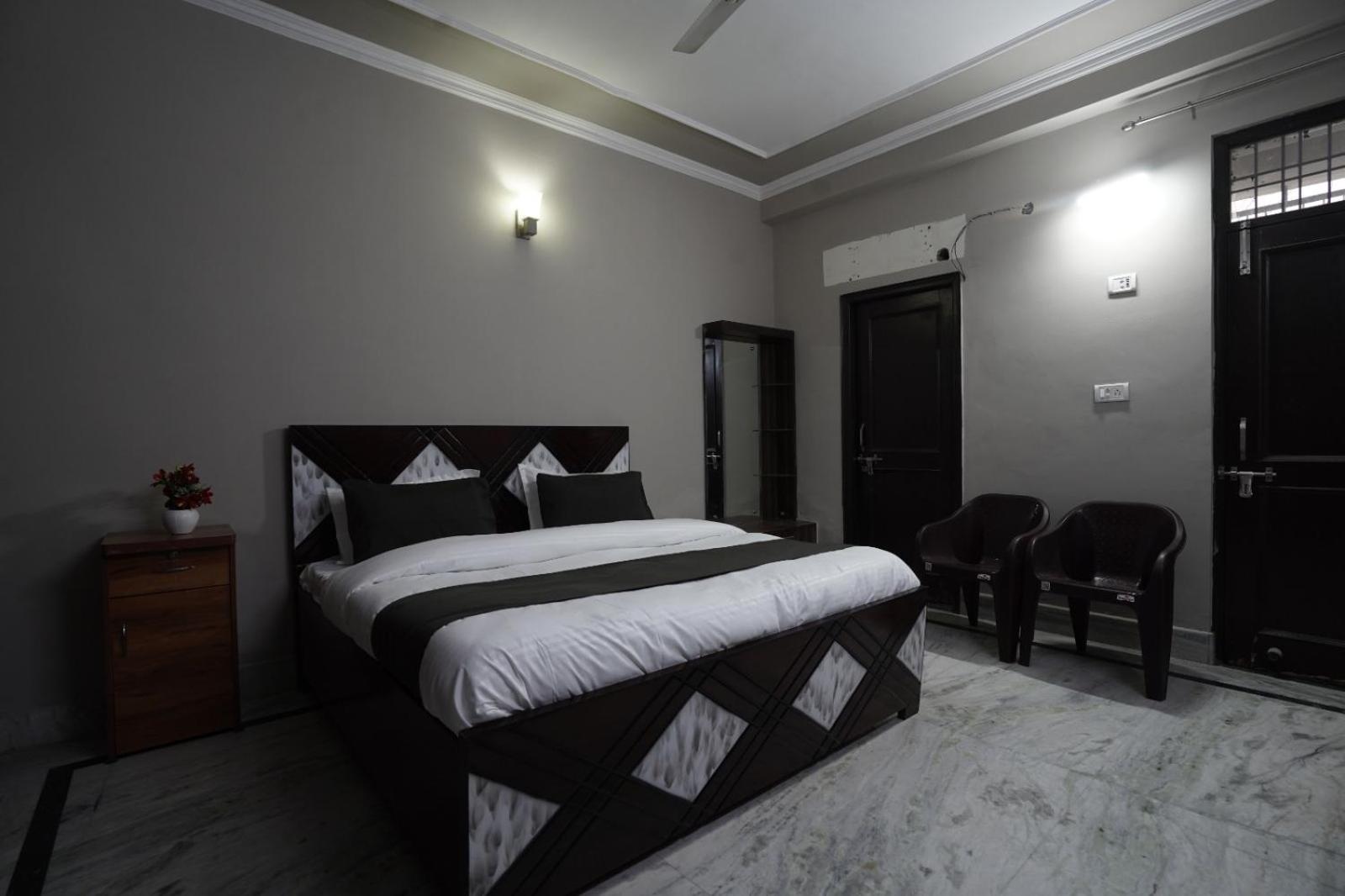 Play-Sunflower Omega-1 Couple Friendly Greater Noida Exterior photo